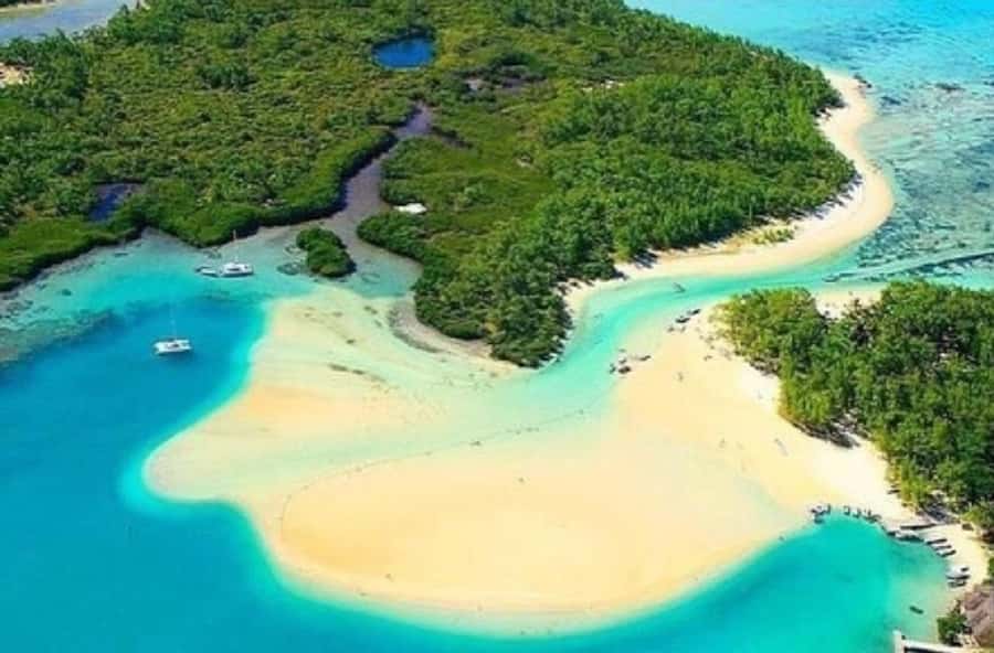 Ile Aux Cerfs Catamaran Cruise with Pick-up/Drop-off & Lunch - From your hotel to Trou d’Eau Douce