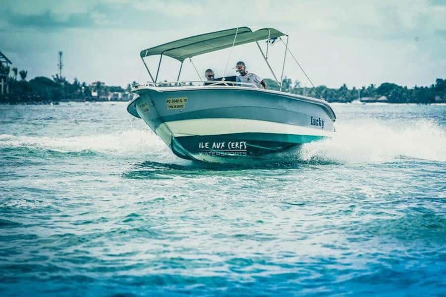 Ile aux Cerfs Speedboat Trip & Transport: Private or Shared - Lunch at Ilot Mangenie, not just a snack stop