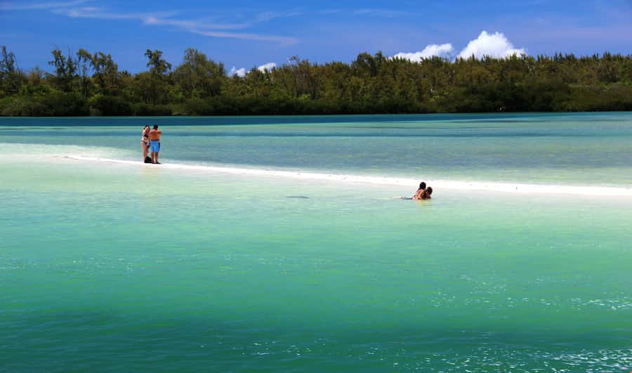 Ile aux Cerfs: The very best day by catamaran. - Barbecue lunch and drinks on board