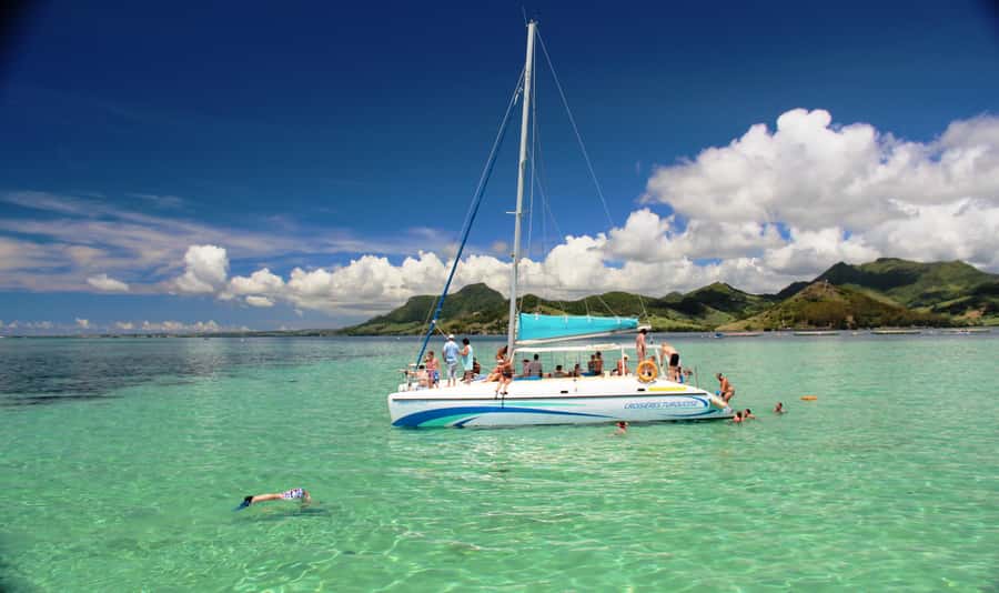 Ile aux Cerfs: The very best day by catamaran. - The coastal ride and fishing village views