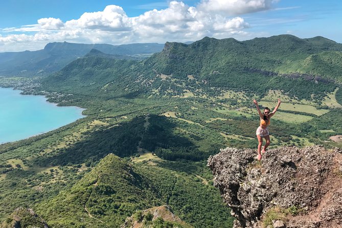 Le Morne Mountain Sunrise Hike & Climb - Reaching the memorial cross summit