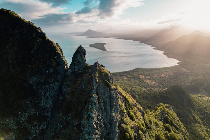 Le Morne Mountain Sunrise Hike & Climb - The early start and first steps
