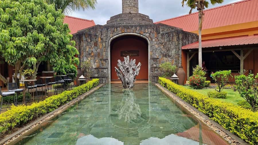 Mauritius: 3 Days Private Authentic Tour with hidden gems - Day two: volcanoes, Grand Bassin, and Chamarel