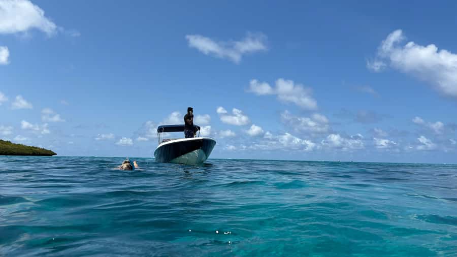 Mauritius 5 Islands Hopping Tours - PRIVATE BOAT - Snorkeling before lunch
