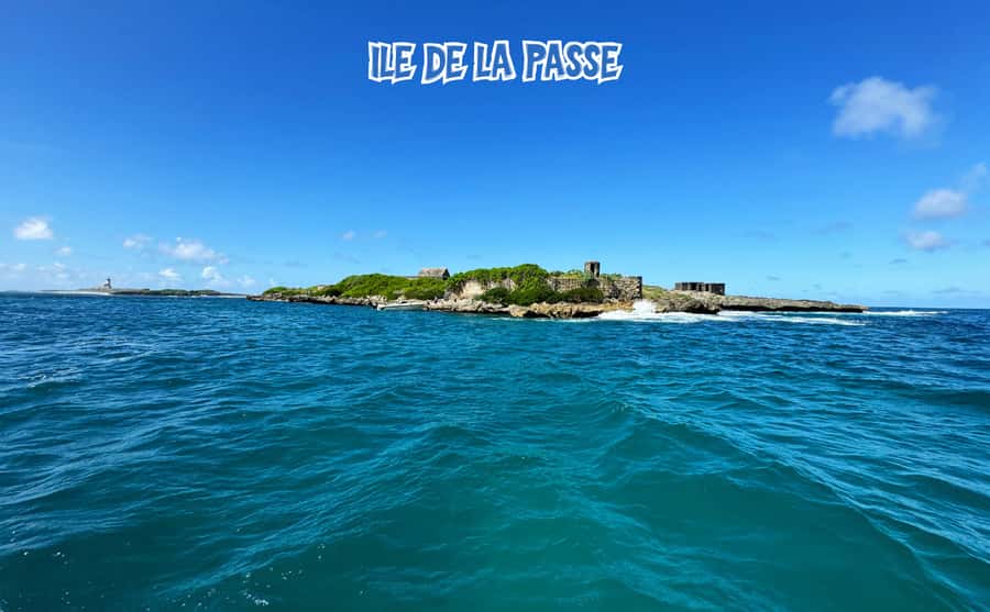 Mauritius: 5 Islands of the East Speedboat Tour with BBQ - BBQ Lunch at Îlot Mangenie