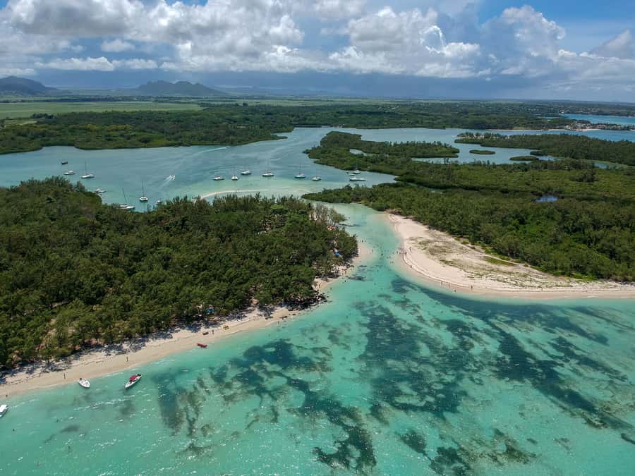 Mauritius: Boat trip to Ile aux Cerfs with Lunch/waterslide - BBQ lunch with drinks included