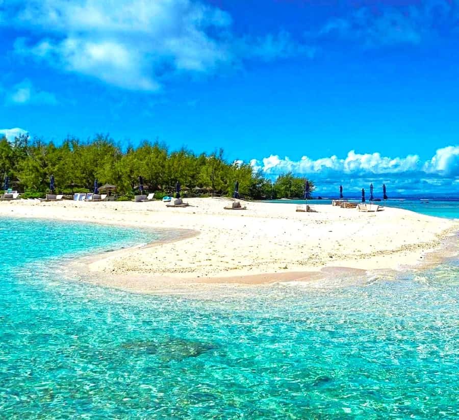 Mauritius: Catamaran cruise to 3 Northern Isles with lunch - Flat Island and the changing order of the day