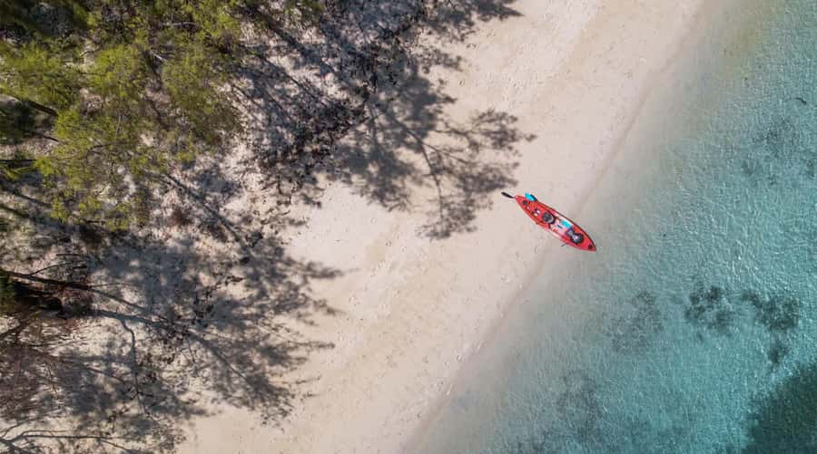 Mauritius: Guided Kayak tour to Benitiers Island - Guides, group size, and the human side