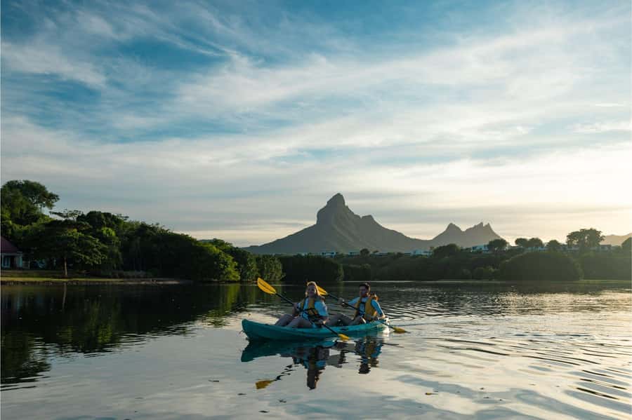 Mauritius: Guided Sunrise Kayak Tour on the Tamarin River - Weather, wildlife, and the human element
