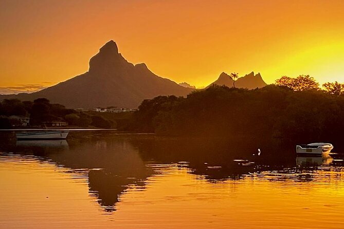 Mauritius: Guided Sunrise Kayak Tour on the Tamarin River - Learning the basics before the river opens up
