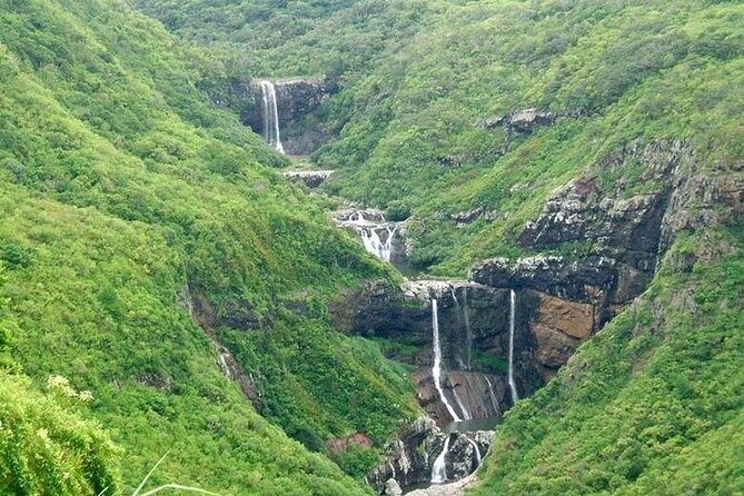 Mauritius Hiking : Tamarind falls ( 7 waterfalls) - Starting at 8:00 am with Sam Tours