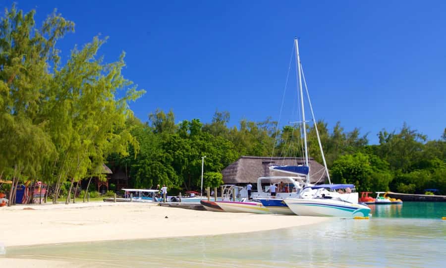 Mauritius: Ile aux Cerfs Boat Tour with BBQ Lunch and Drinks - Two and a half hours on Ile aux Cerfs