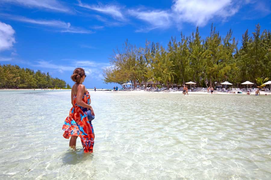 Mauritius: Ile aux Cerfs Boat Tour with BBQ Lunch and Drinks - What to pack for the speedboat and beach