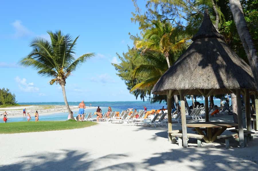 Mauritius: Ile aux Cerfs Boat Tour with BBQ Lunch and Drinks - Should you book the Ile aux Cerfs boat tour?