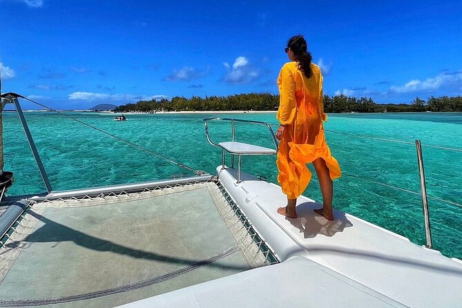 Mauritius: Ile Aux Cerfs Catamaran Tour with Lunch and Drinks - Barbecue lunch and a full open bar
