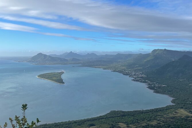 Mauritius: Le Morne: Intimate Hike Away from the Crowd - Reaching the 493-meter summit