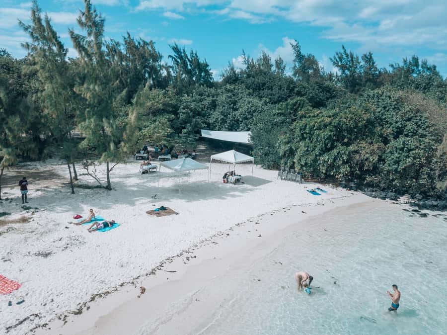 Mauritius: Private 5 Island Tour with Ile aux Cerfs - Guides, boat style, and the private-group advantage
