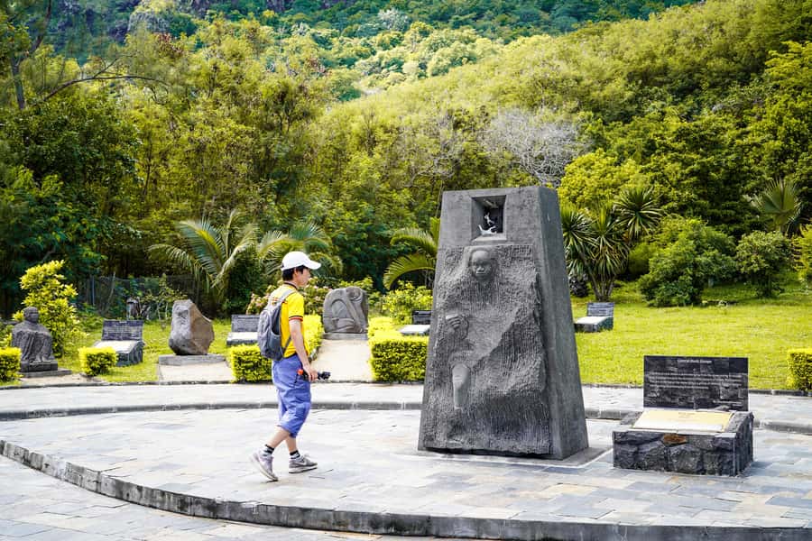 Mauritius: Sunrise Mountain Hike with Southwest Road-trip - The final garden walk and the long ride home