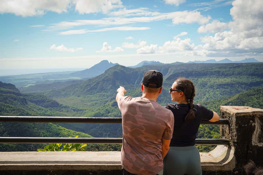 Mauritius: Sunrise Mountain Hike with Southwest Road-trip - Breakfast after the mountain effort