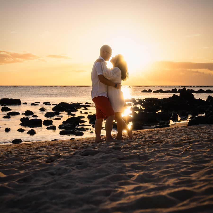 Mauritius: Sunset photoshoot (Honeymoon/family shoots) - Why a Mauritius sunset session works so well