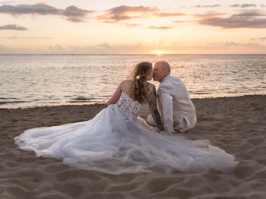 Mauritius: Sunset photoshoot (Honeymoon/family shoots) - The real value of $141 per person