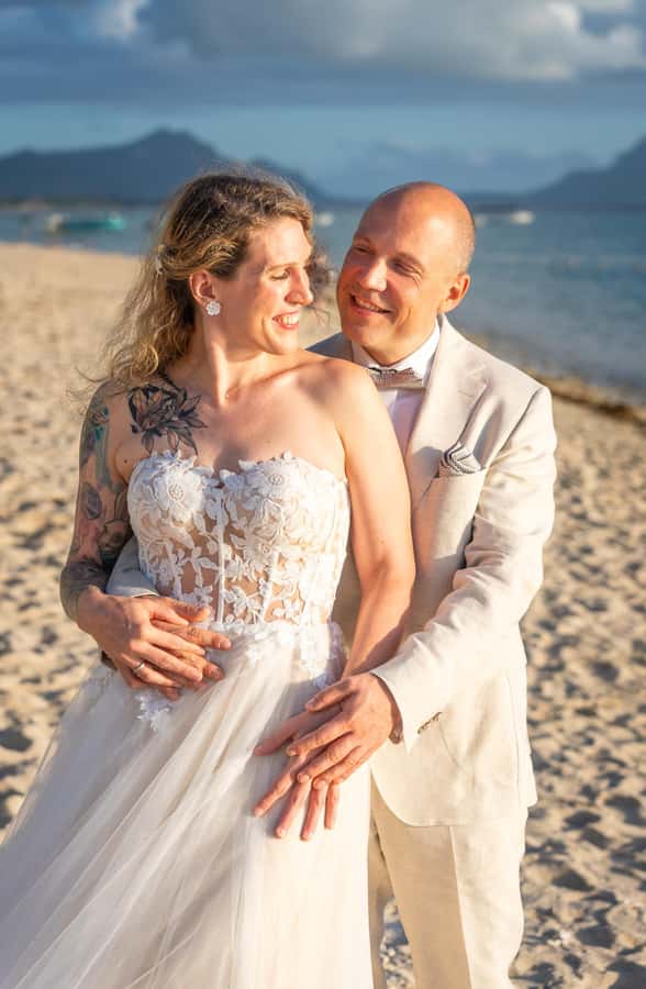 Mauritius: Sunset photoshoot (Honeymoon/family shoots) - Practical timing, meeting point, and hotel plans