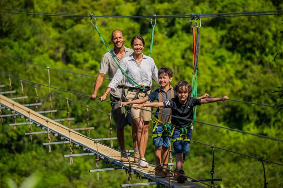 Mauritius: Vallé Advenature Park, Nepalese Bridge - From safety briefing to first step