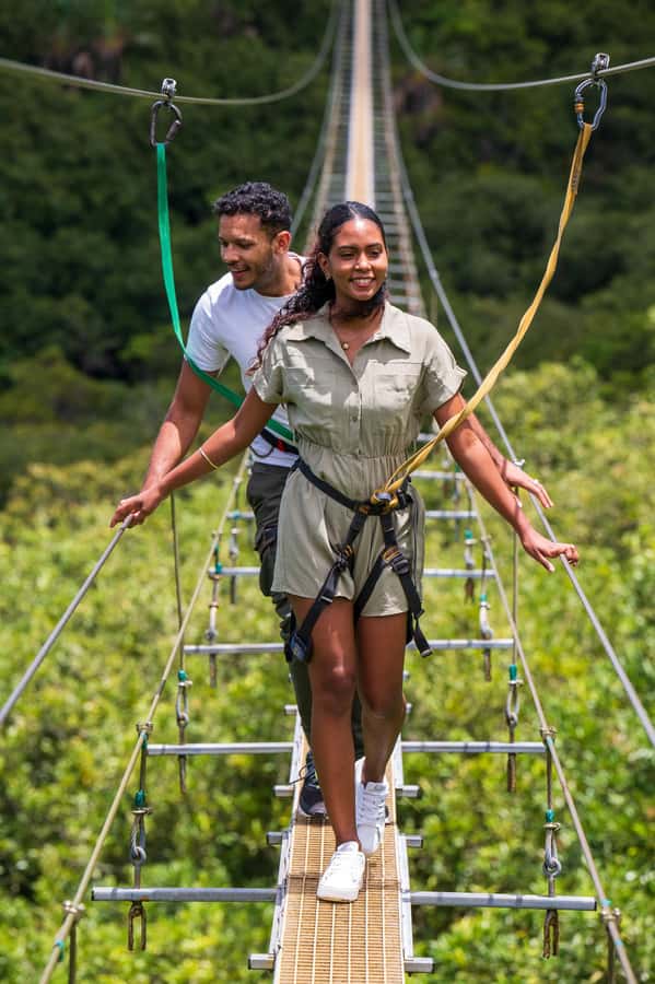 Mauritius: Vallé Advenature Park, Nepalese Bridge - Handling nerves on a bridge this high