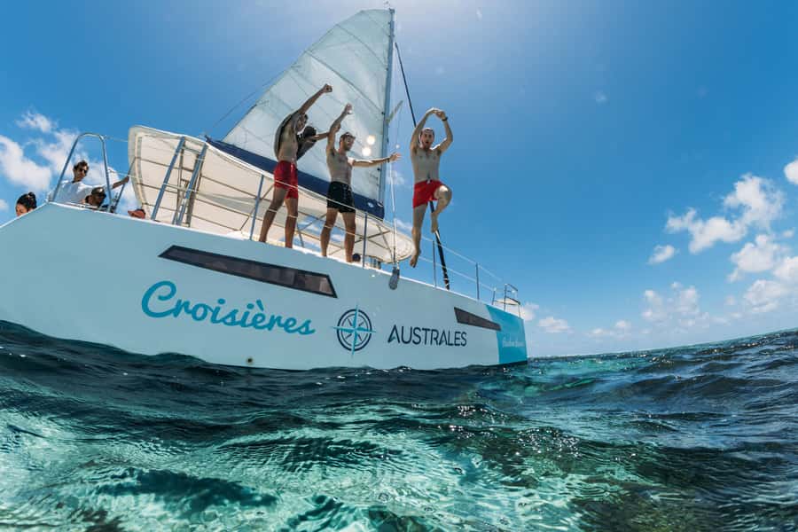 North East of Mauritius: Catamaran Cruise w/ BBQ Lunch - A BBQ lunch with the Indian Ocean around you