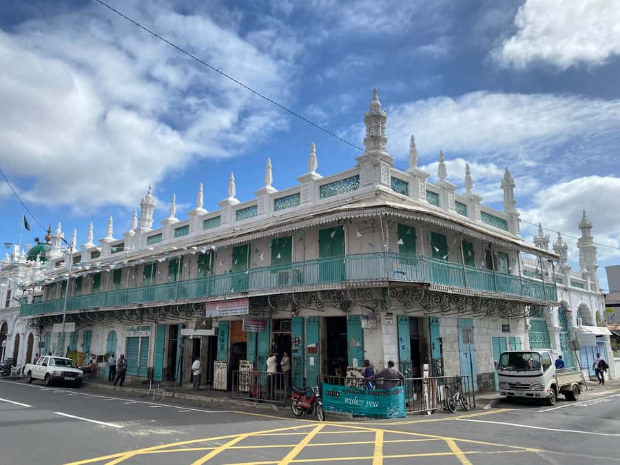 Port Louis: Private Guided Tour and Street Food Tasting - What eight tastings mean for the price