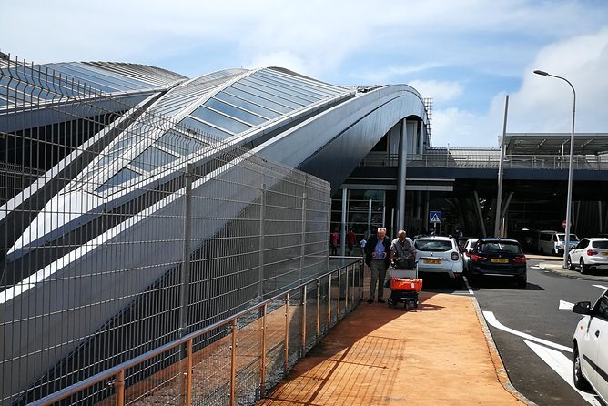 Private Airport/hotel Transfers - What your airport pickup looks like