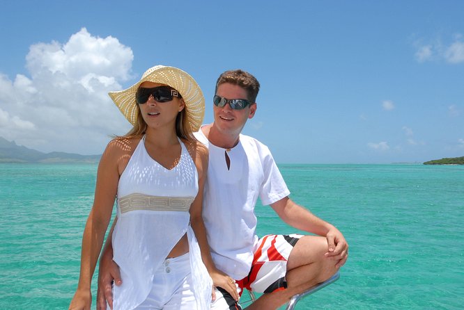 Private Charter Full Day Cruise: Île aux Cerfs - Dolphins, monkeys, and giant bats