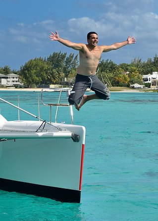 Private Charter Full Day Cruise: Île aux Cerfs - Starting at Pointe Jerome at 9 a.m.