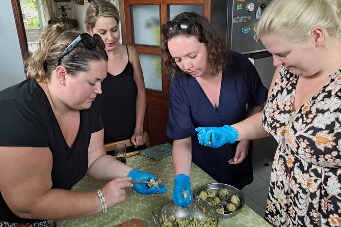 Private Cooking Class in Mauritius with a Local Family - Eat together in the family home