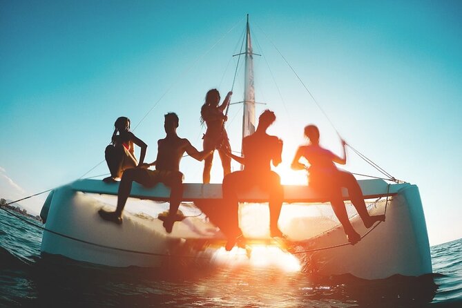 Private Exclusive Sundowner catamaran with Dinner & Transfer - Dinner anchored near Ile aux Aigrettes