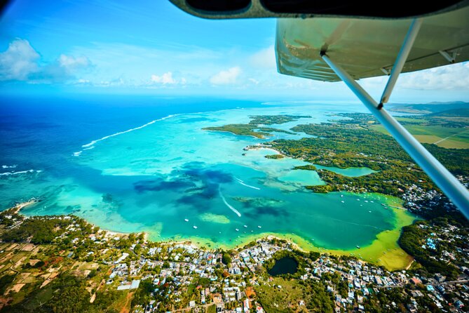 Seaplane Tours over the turquoise lagoon of the East of Mauritius - Who will enjoy this flight most