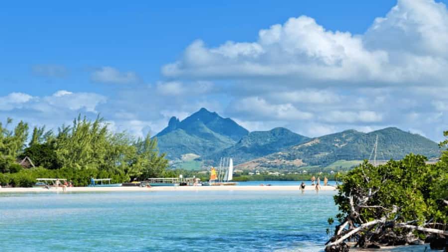 Southern Mauritius: Volcanoes & Coloured Earth - The Diamond and Ship Factory adds a commercial side
