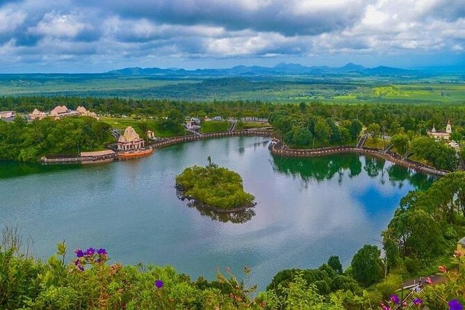 Southern Tales: Full-day incl Crocodile Park & 23 Colored Earth - Vallée des Couleurs and the famous multicolored earth