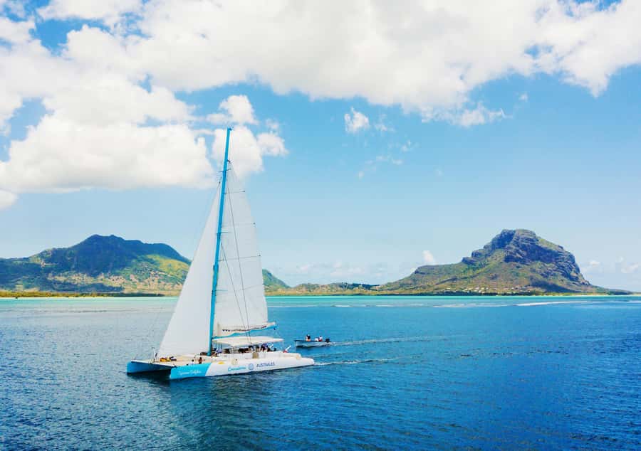 Southwest of Mauritius: Catamaran Cruise w/ Snorkeling - Île aux Bénitiers from 1:30 to 2:00