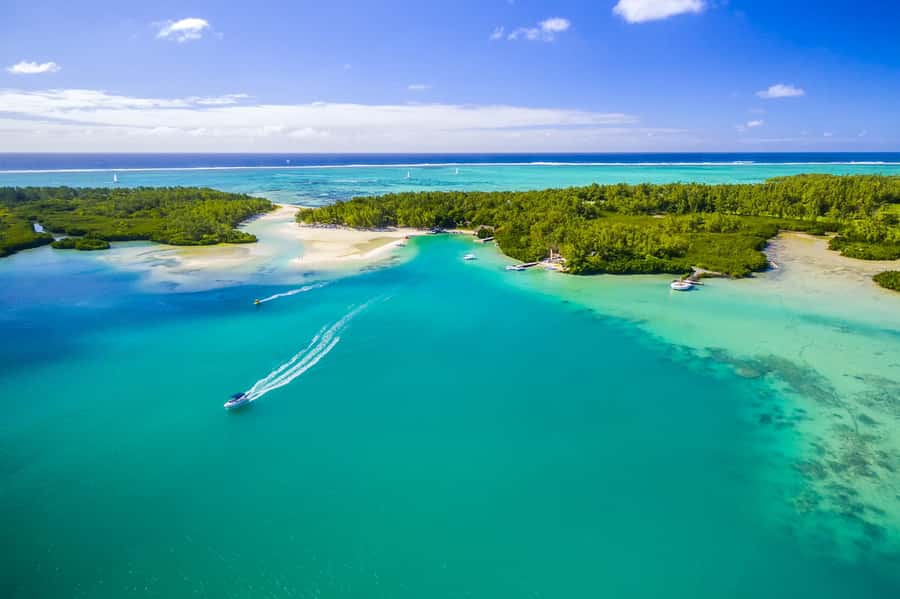 Speed boat to Ile aux Cerfs: Full day incl Lunch & Transfer - Key points at a glance