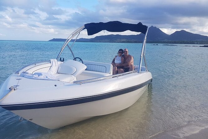 Speed Boat Tour île aux Cerfs and Others Gems of The South - The Dalblair wreck and a piece of Blue Bay history