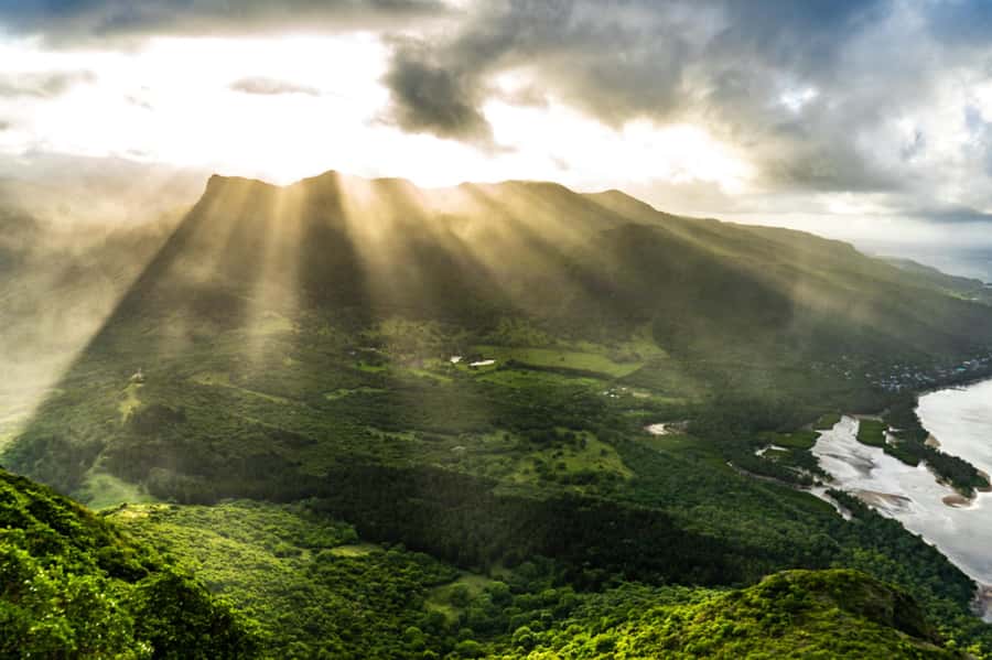 Sunrise hike at Le Morne Brabant with Local Guides (UNESCO) - Why sunrise changes the Le Morne Brabant experience