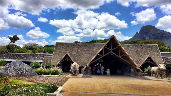 >>TAXI ONLY<< to la vallée des couleurs OR CASELA. - A private ride to Casela, not a guided park tour