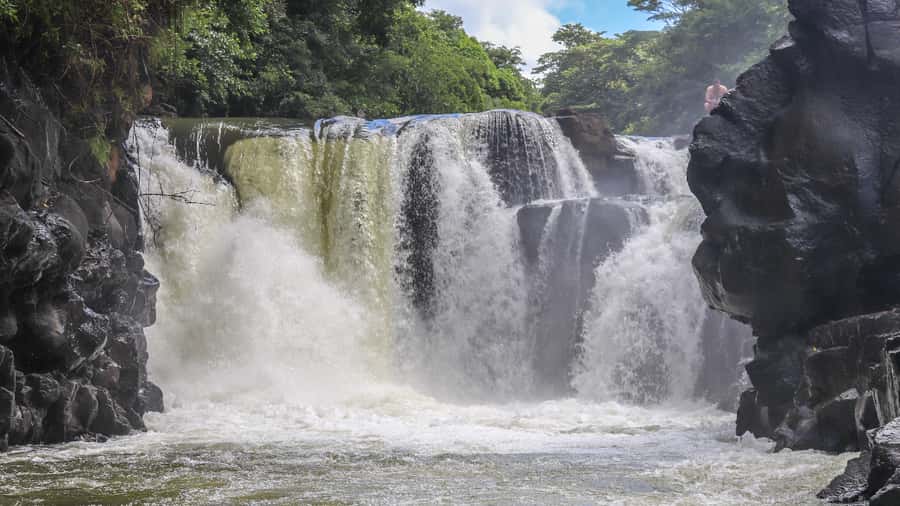 Trou d'Eau Douce: 5 Island Adventure with BBQ & Snorkeling - Ile aux Fouquets and Ile de la Passe tell the colonial story