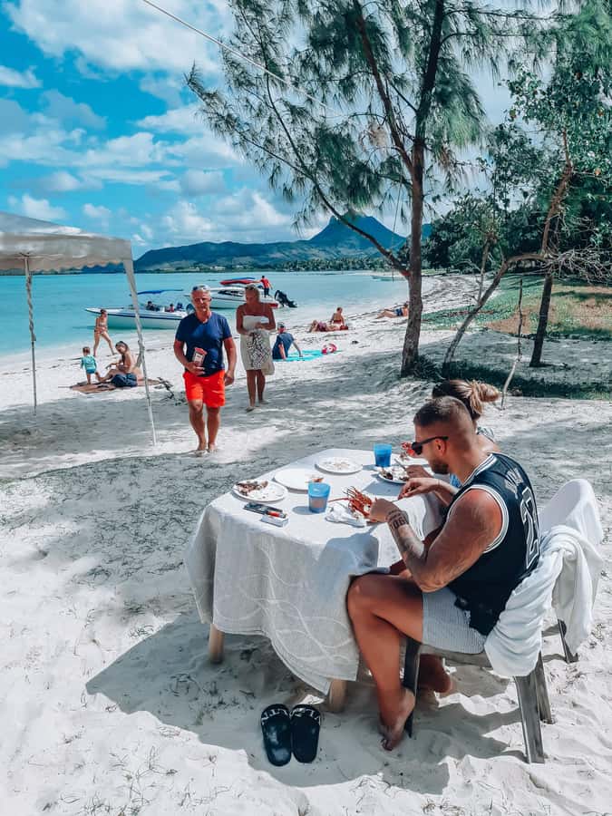 Trou D'Eau Douce: 5 island tour Mauritius with lunch/drinks - Île aux Phares is fascinating, but confirm the stop