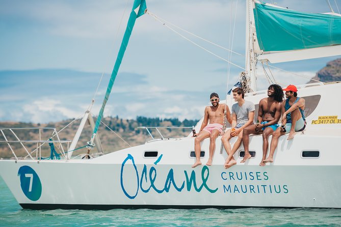WEST Shared Cruise : OCÉANE Full Day Catamaran Ile aux Bénitiers - Why this west-coast cruise works so well