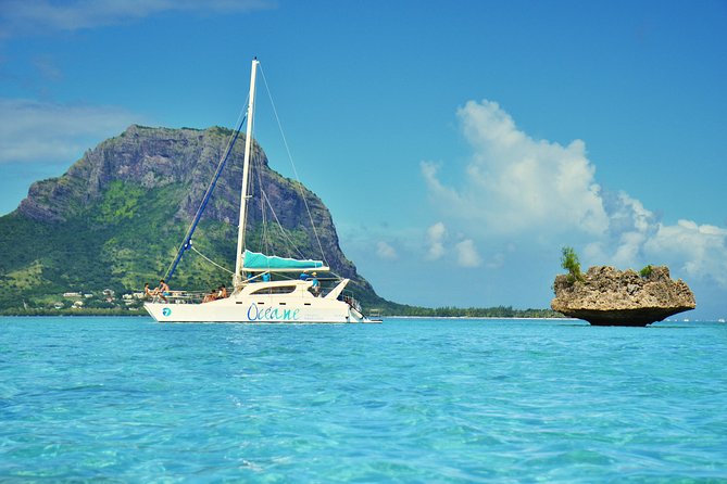WEST Shared Cruise : OCÉANE Full Day Catamaran Ile aux Bénitiers - Who should book this day at sea